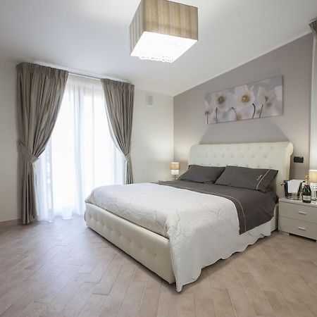 Amira Luxury Apartments Санта-Мария-Капуа-Ветере Экстерьер фото
