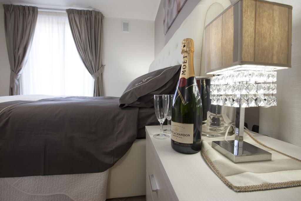 Amira Luxury Apartments Санта-Мария-Капуа-Ветере Экстерьер фото