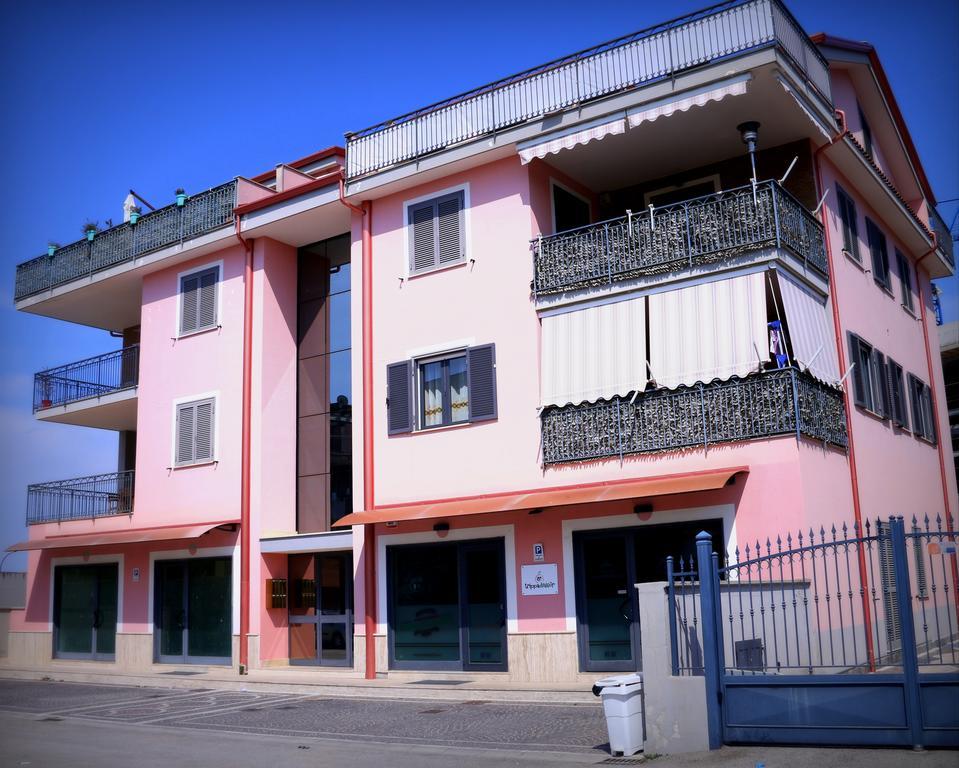 Amira Luxury Apartments Санта-Мария-Капуа-Ветере Экстерьер фото